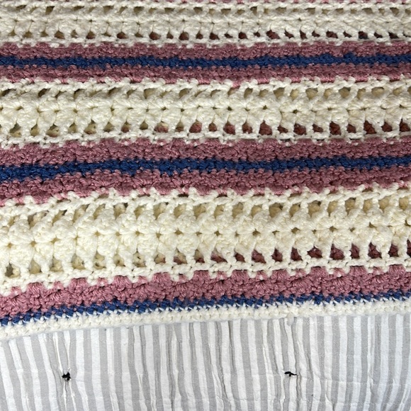 Vintage Crochet Mauve, Cream & Blue Afghan Throw - Picture 5 of 6